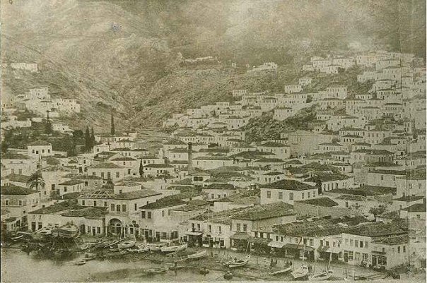 Hydra's port before the harbor front was build (early 1900s?)