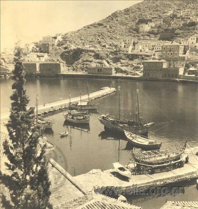 View of the east side of the harbor in the 1930s