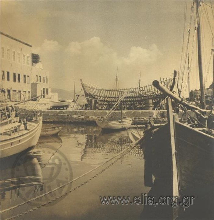Ship building in the harbor, 1930s