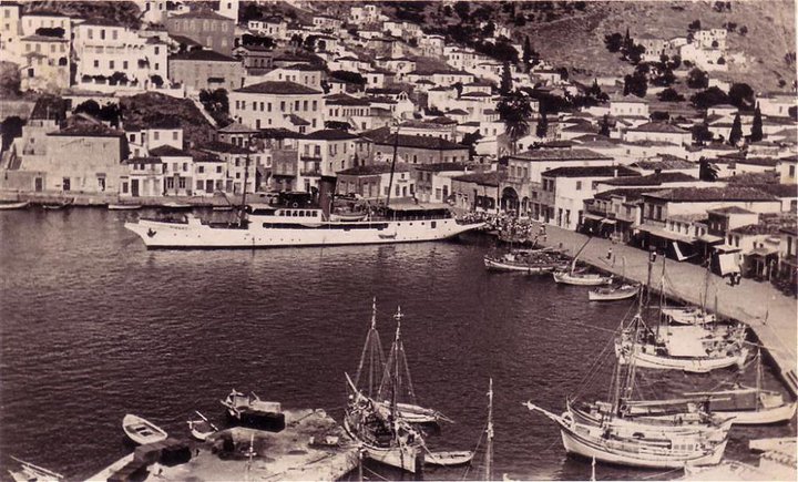 Harbor front in 1954