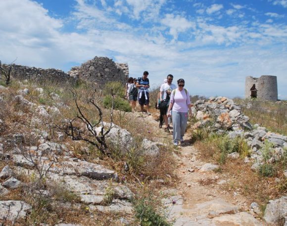 A Guide to Hiking on Hydra ◊ Focus on Hydra