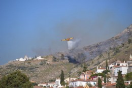 Fire plane battling to douse flames in Mandraki