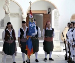 Locals in traditional dress during Kondouriotia 2012 (from ΥΔΡΑ ΥΔΡΕΑ ΥΔΡΟΥΣΣΑ).