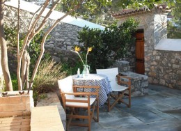 Villa Pegi courtyard with outdoor barbecue