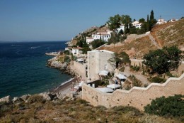 Castello beach bar restaurant in Kamini