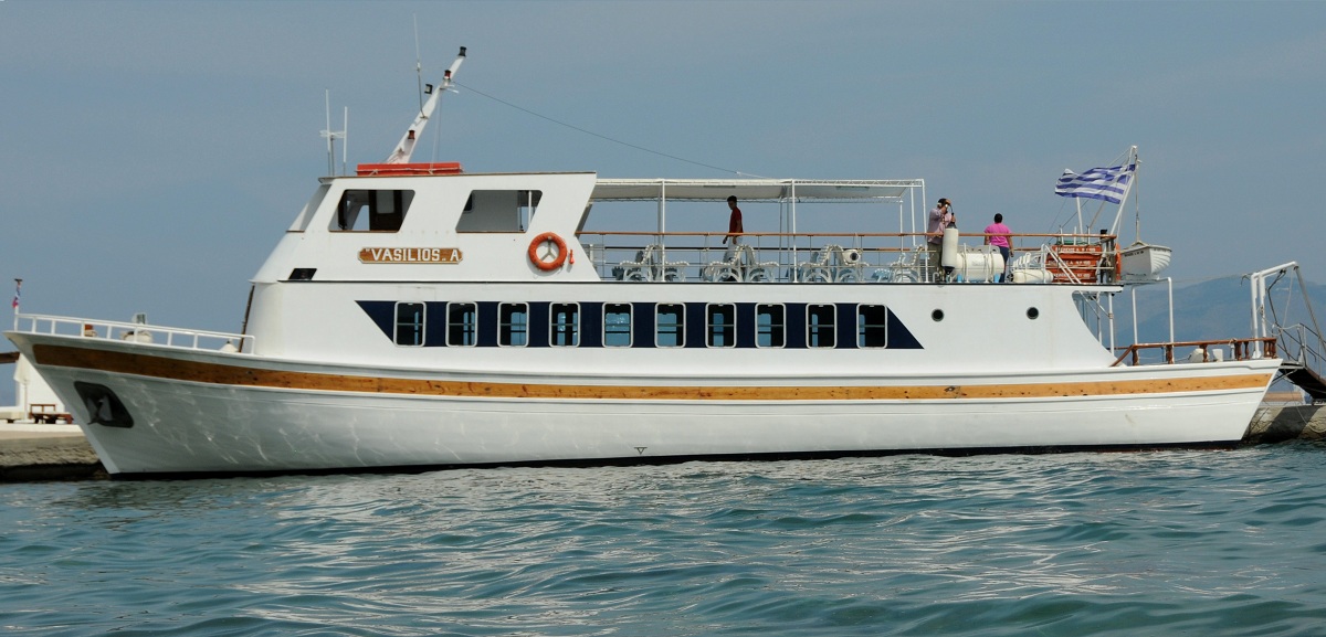 group-boat-transfer-Hydra-Vasilios-2