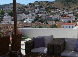 1 BR flat to let with private terrace and valley views